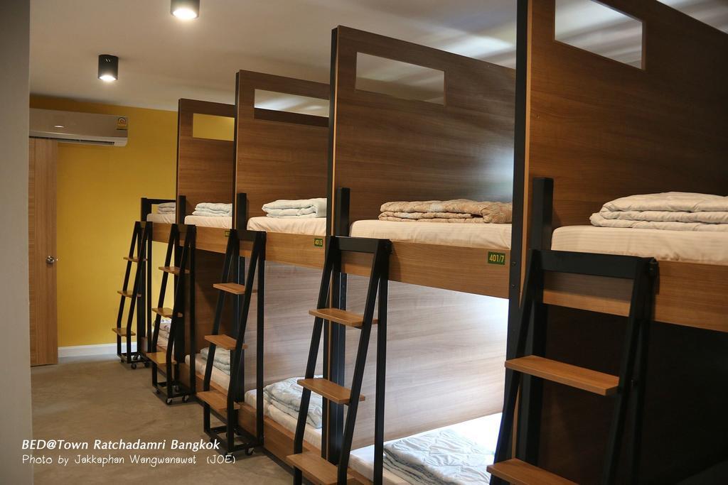 Bed@Town Hostel Bangkok Esterno foto