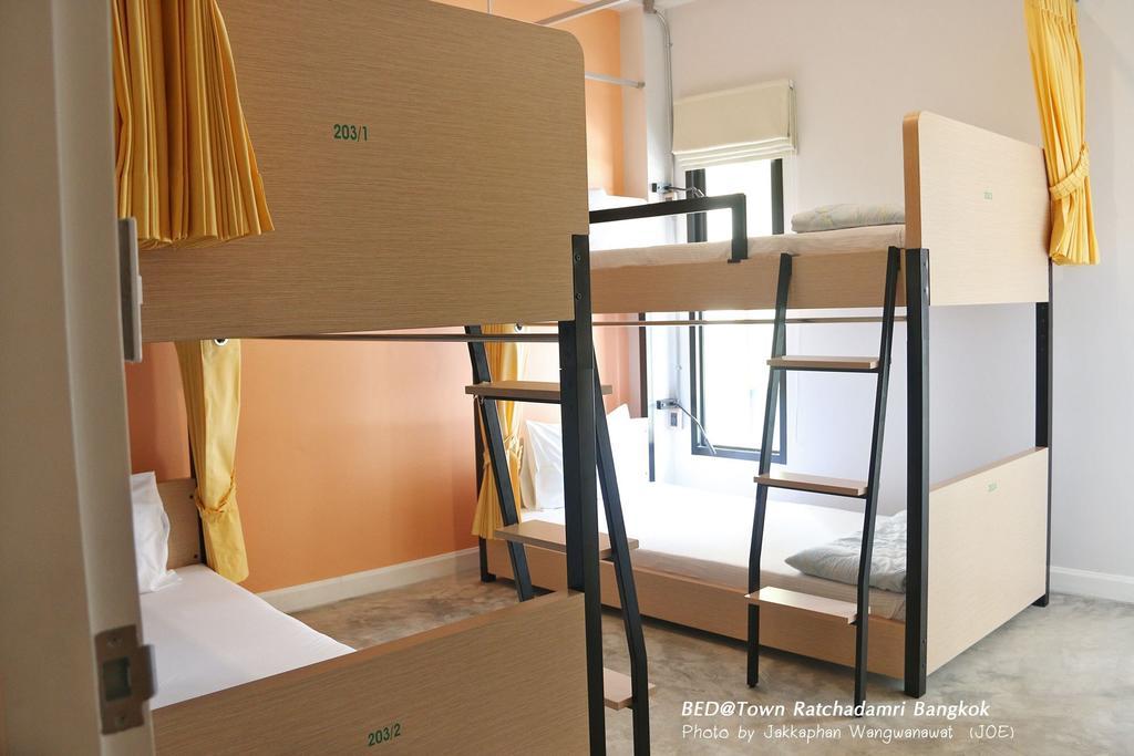 Bed@Town Hostel Bangkok Esterno foto